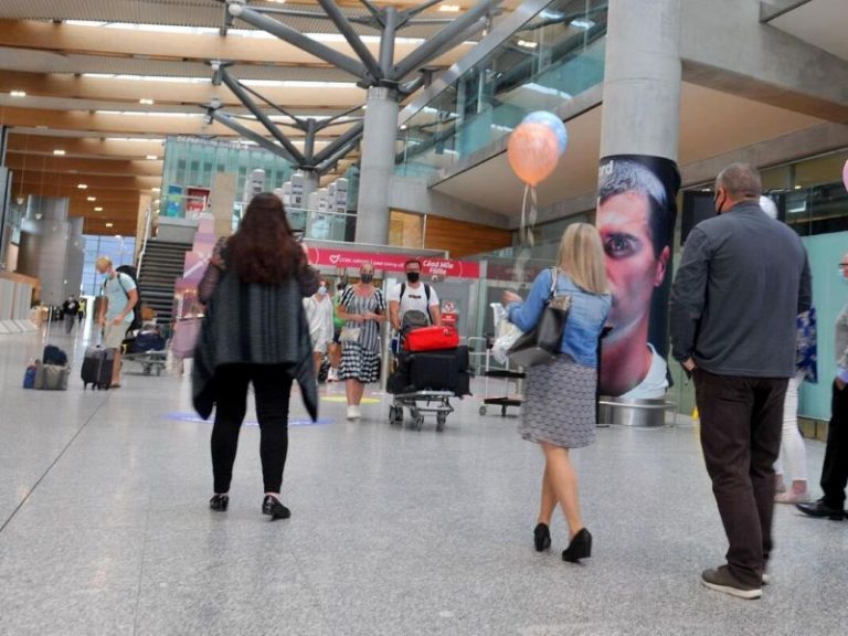 Getting SIM Card at Ireland AirportsAmazing Guide 2023